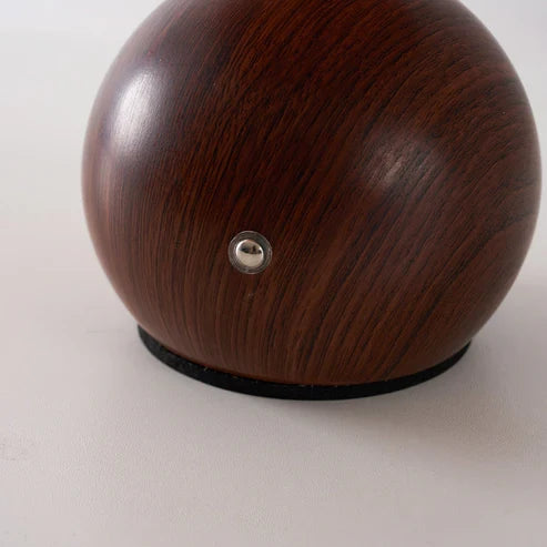 Rounded grain-effect lamp base with side charging connection