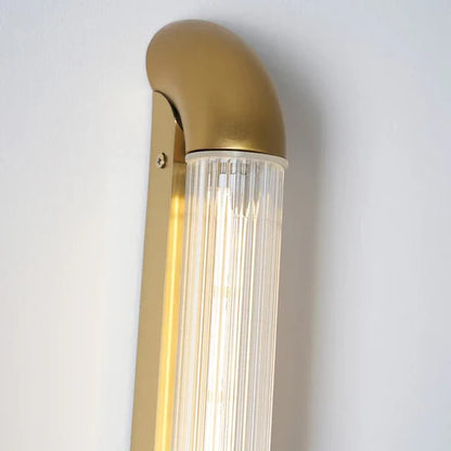 Close-up of rounded top support and fluted glass