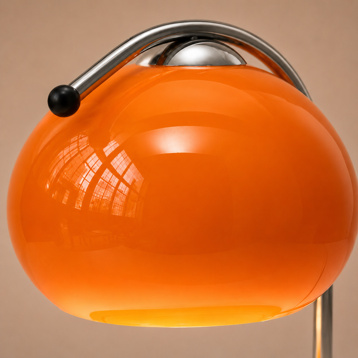 Glass candle warmer lamp with solid wood base detail