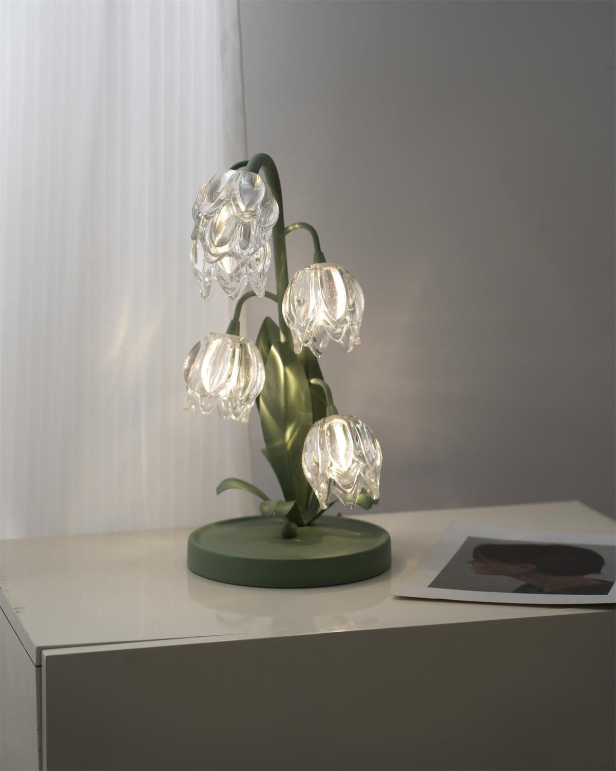 Lily-inspired glass table lamp with green metal stem 22