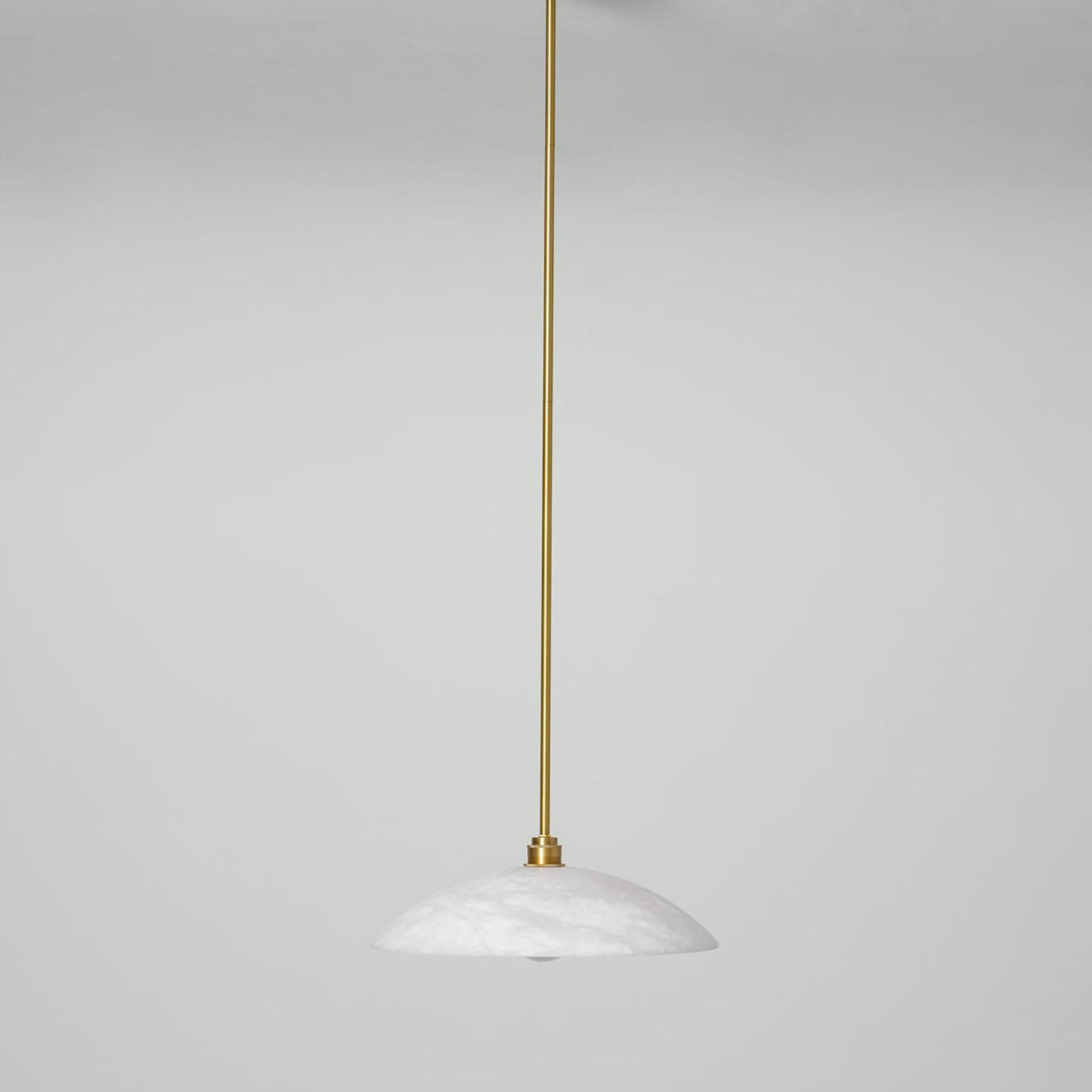 Marble pendant with a long metallic suspension rod