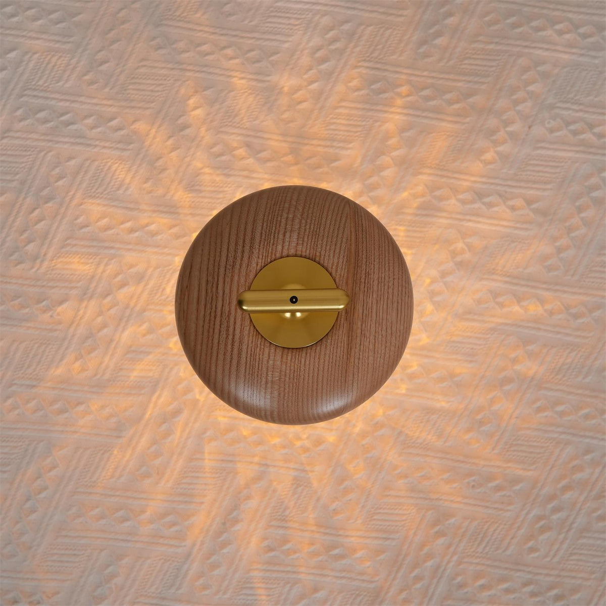 Top view of the carry handle on a faceted glass table lamp