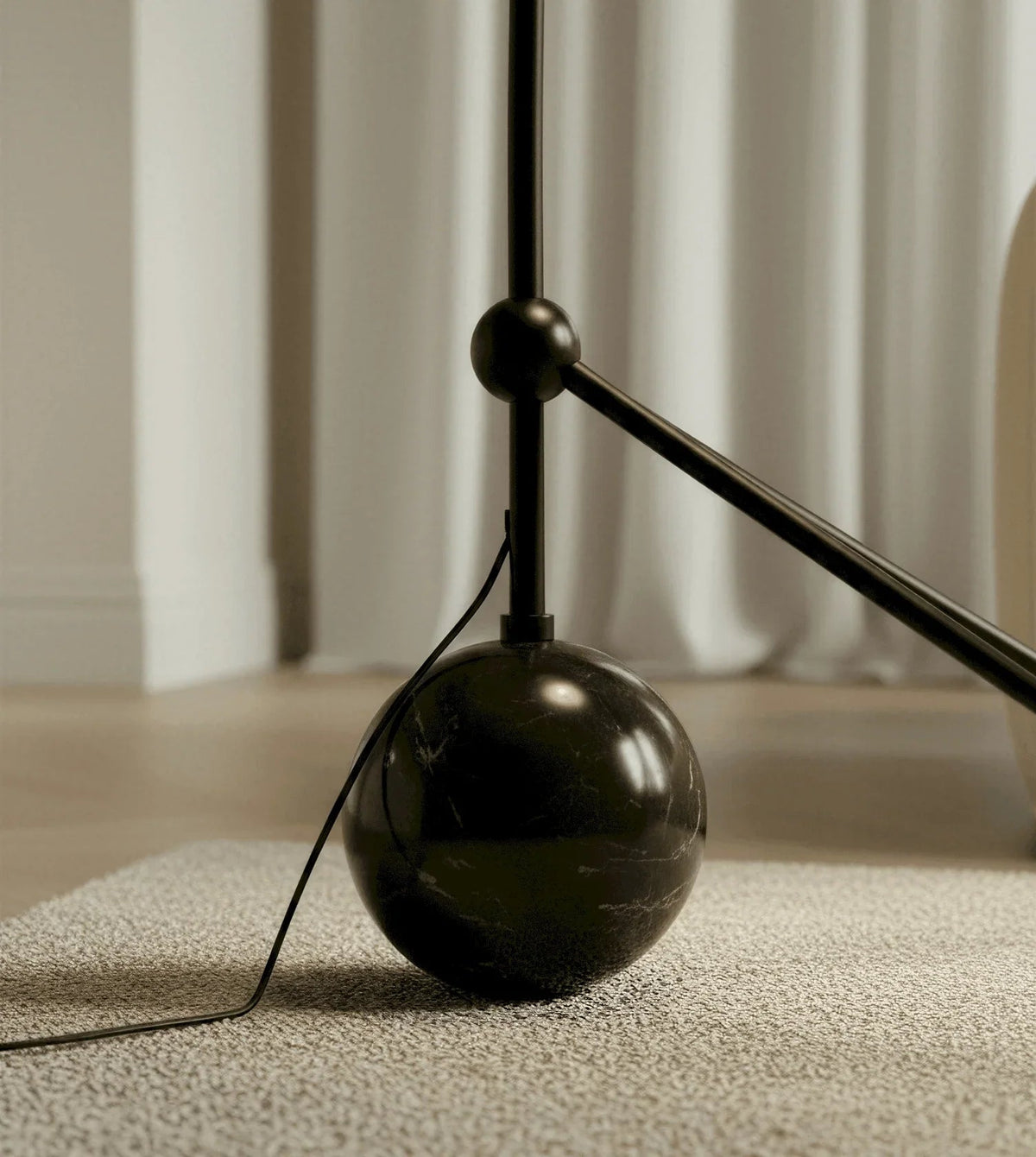 Weighted spherical base and support rods on an arc lamp