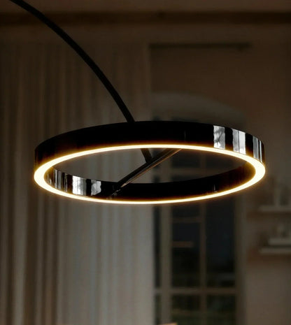 Illuminated ring-shaped floor lamp head